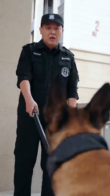 Madam, please keep your dog on a leash